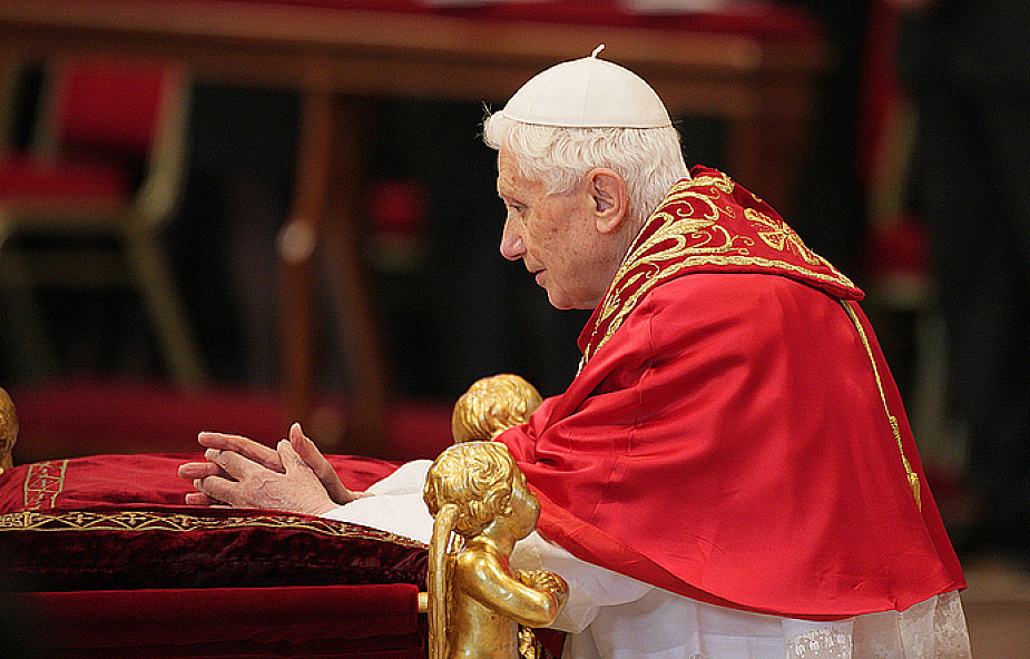 Kard. Bertone o rezygnacji Benedykta XVI