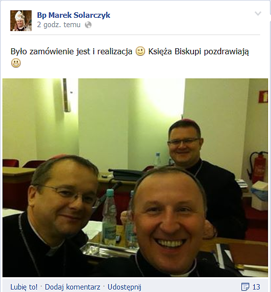 Tak się bawią polscy biskupi. Selfie, uśmiechy... - zdjęcie w treści artykułu nr 1
