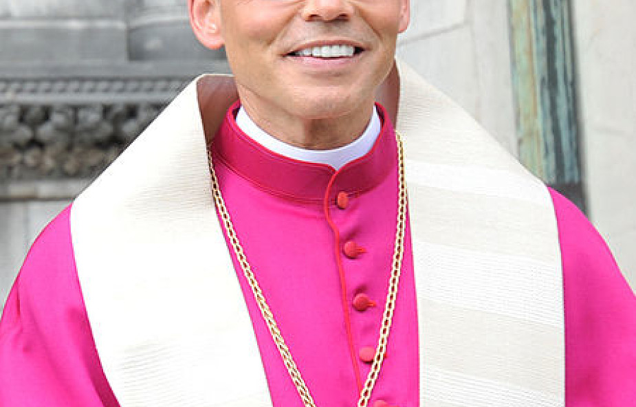 Co dalej z kontrowersyjnym biskupem?