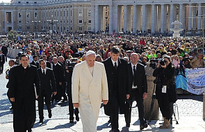 Jak wygląda papieska działalność dobroczynna