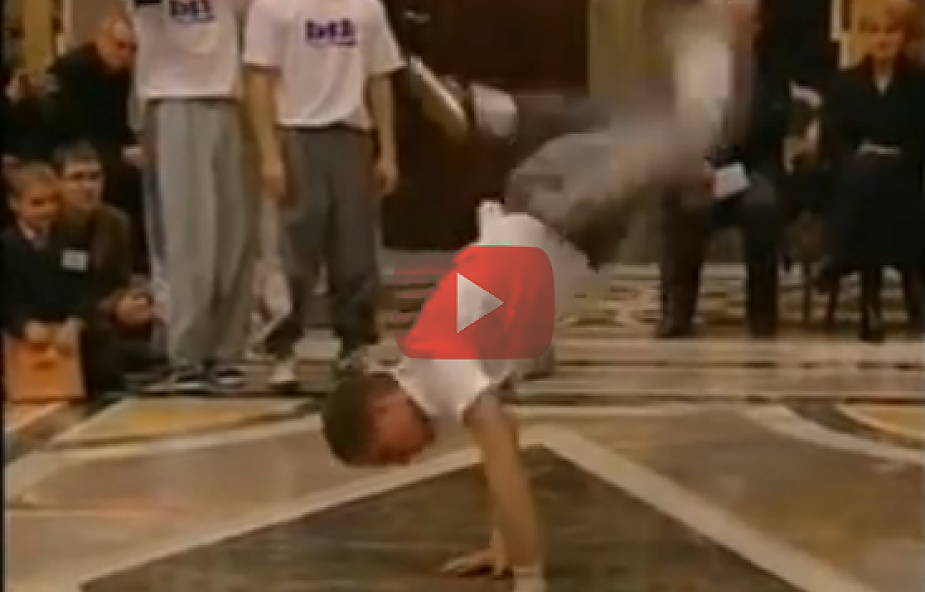 Zobacz, jak breakdancerzy zatańczyli przed papieżem