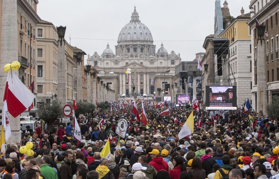 W Watykanie coraz większy gwar i ścisk