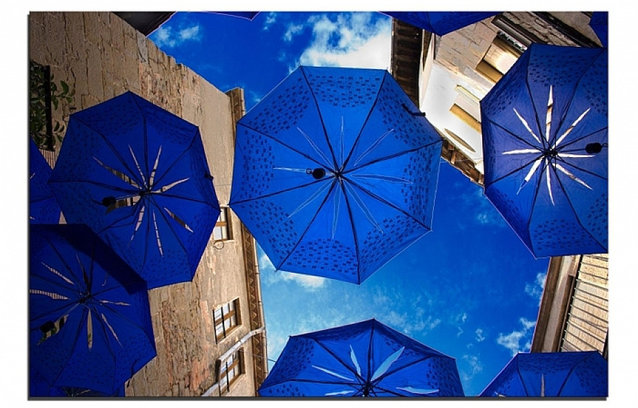 Z parasolkami namawiają do modlitwy