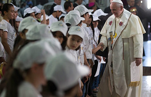 Papież odwiedził dzieci w obozie dla uchodźców