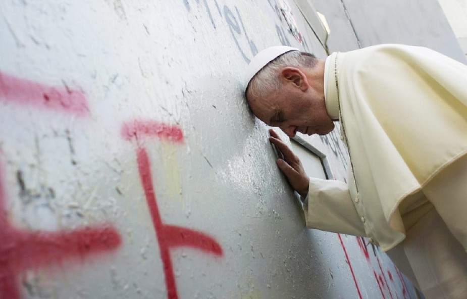 Modlitwa Papieża przy murze bezpieczeństwa