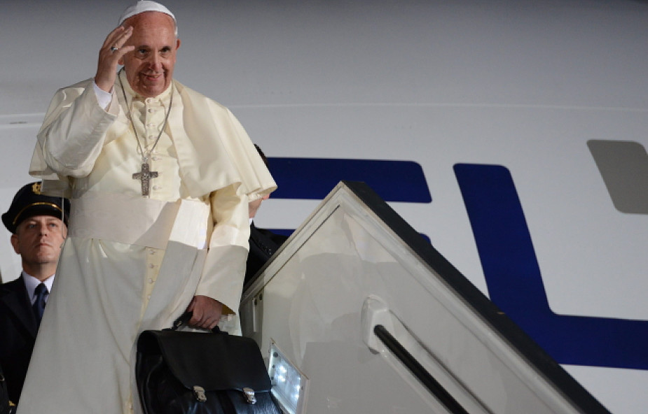 Papież pożegnał się z Ziemią Świętą