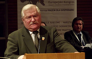 Wałęsa będzie na mszy za gen. Jaruzelskiego