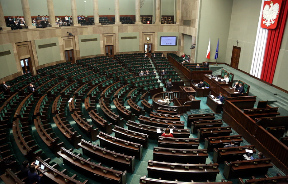 Sejm: przepisy dot. bezpłatnych podręczników