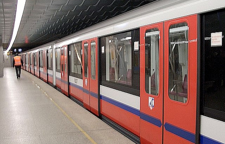 Ewakuacja 500 osób z warszawskiego metra