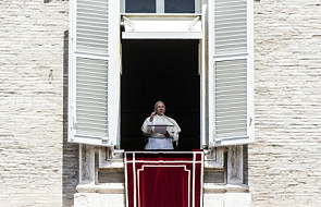 Papież na Regina Caeli: Kościół zawsze powinien zaskakiwać