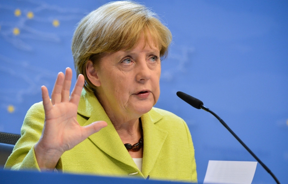 Merkel krytykuje Rosję, chce dialogu z Putinem