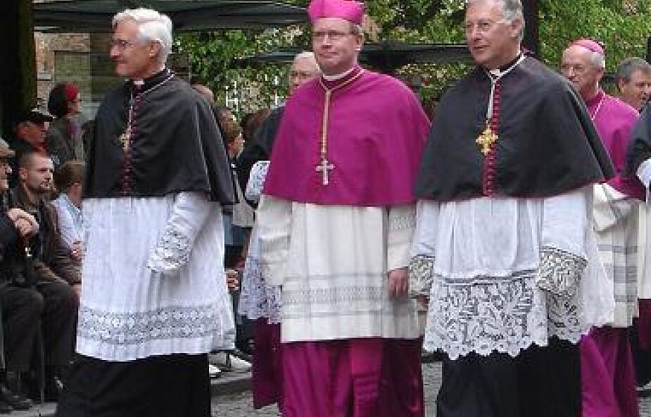 Holandia: biskupi wzywają do modlitwy za ofiary