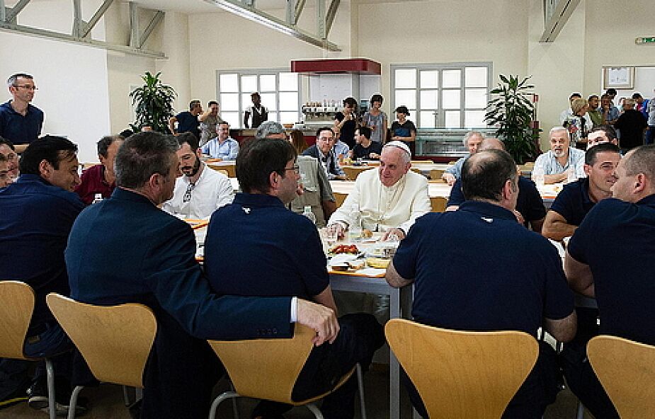 Papież zjadł obiad z pracownikami Watykanu