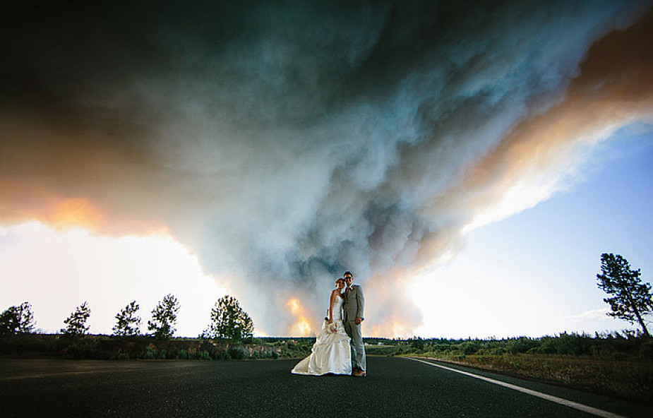 Zobacz jak wygląda ślub w płomiennej scenerii