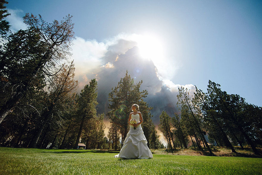 Zobacz jak wygląda ślub w płomiennej scenerii - zdjęcie w treści artykułu nr 1