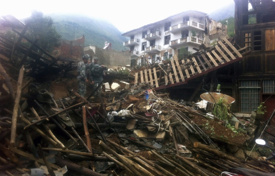 Chiny: Już 398 ofiar trzęsienia ziemi