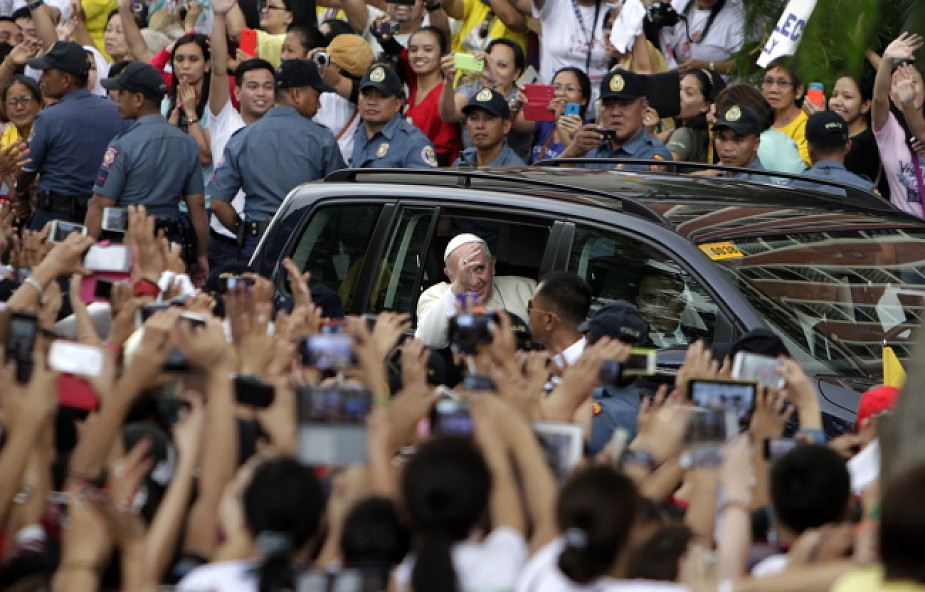 Papież: niespodziewana wizyta u dzieci ulicy