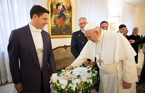 Watykan: papież pobłogosławił baranki