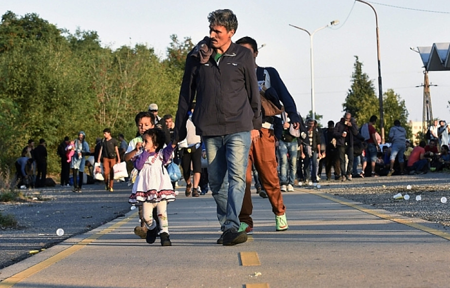 Niemcy: wzrasta zaniepokojenie falą migrantów