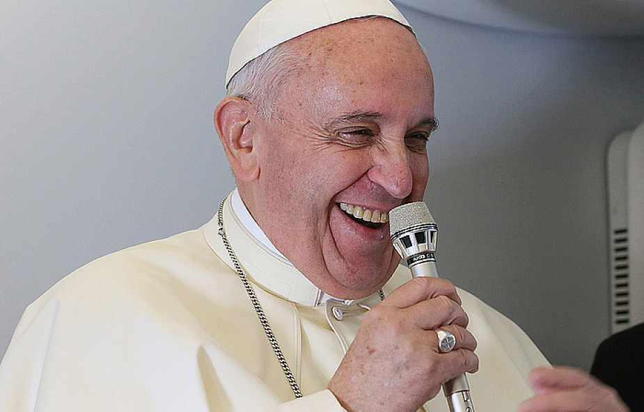 "Papież żartował na temat plotek o raku mózgu"