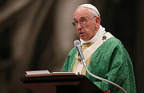 Papież prosi ojców synodalnych o modlitwę o pokój