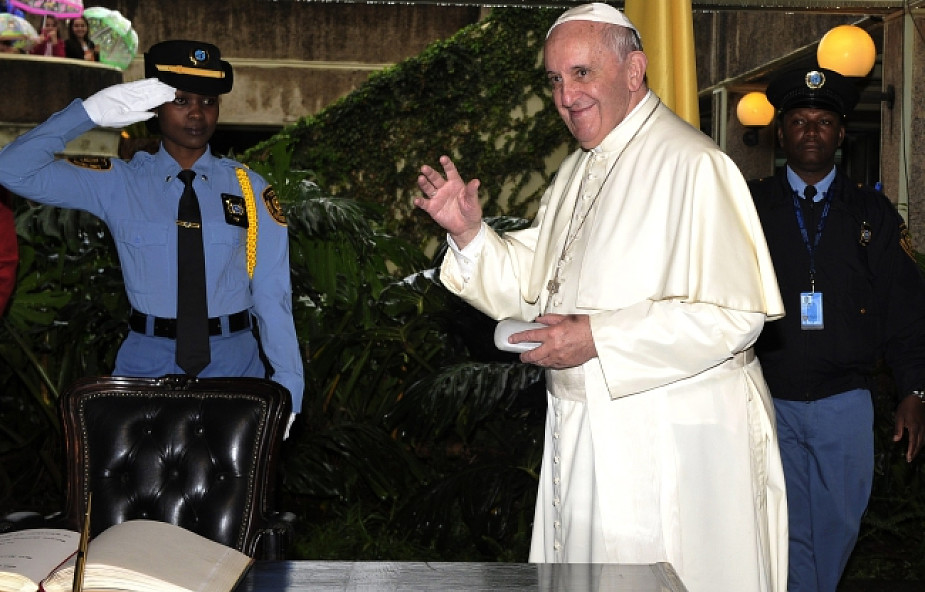 Ks. Lombardi: Papież mówi do całej Afryki
