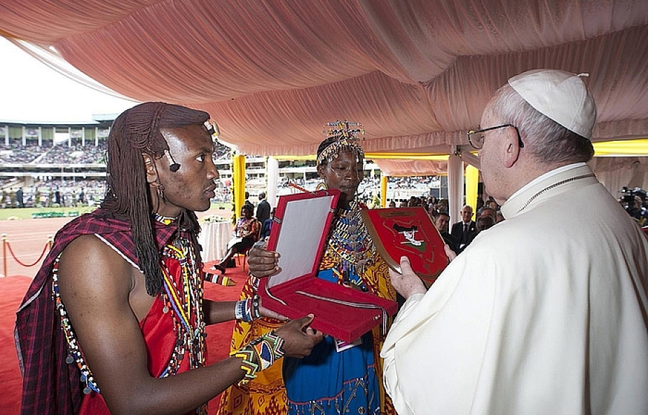 Papież rozpoczął wizytę w Ugandzie
