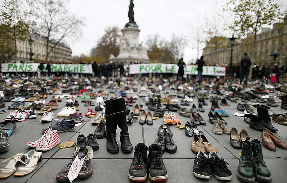 Francja: papieskie buty na paryskim placu