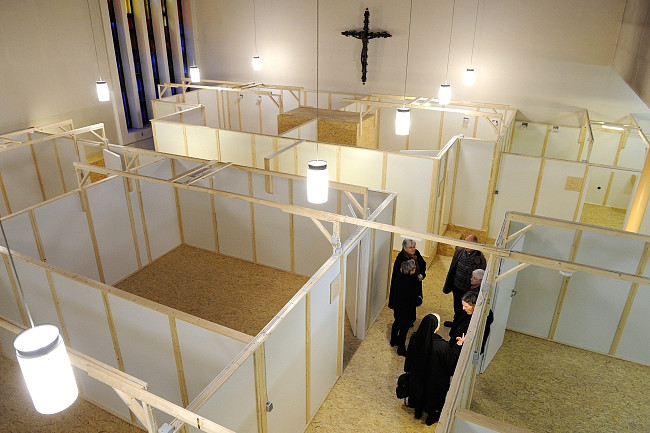 Niemcy: uchodźcy przez rok zamieszkają w czynnym kościele - zdjęcie w treści artykułu nr 1