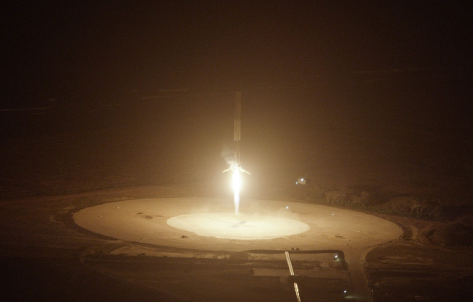 USA: pierwszy w historii udany lot rakiety Falcon 9