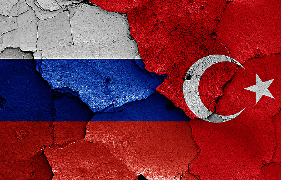 Bosfor: rosyjski okręt bez tureckiej flagi