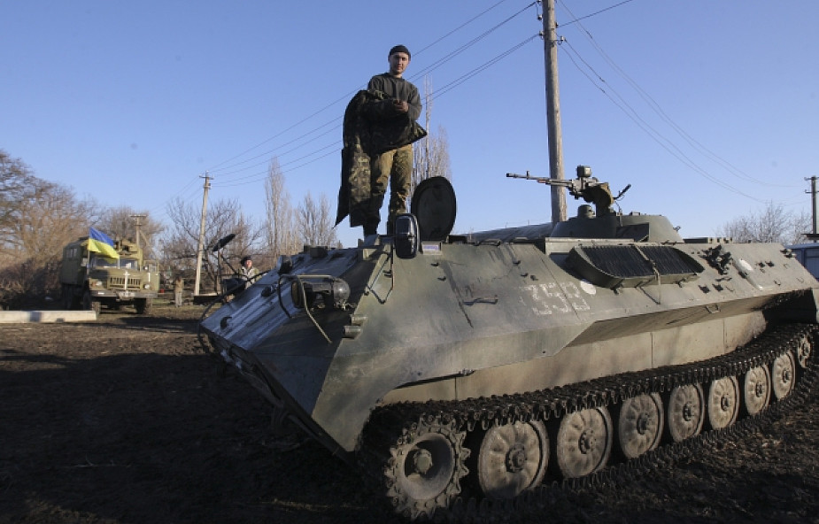 Ukraina: o północy rozejm w Donbasie