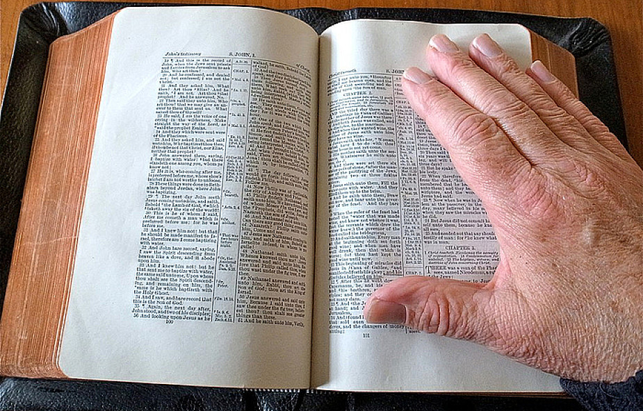 Bp Pindel zachęca do czytania Pisma Świętego