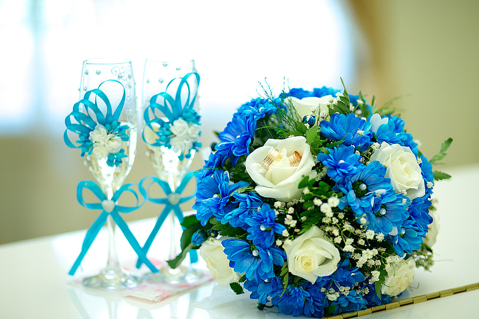 Urok niebieskich dodatków weselnych - zdjęcie w treści artykułu