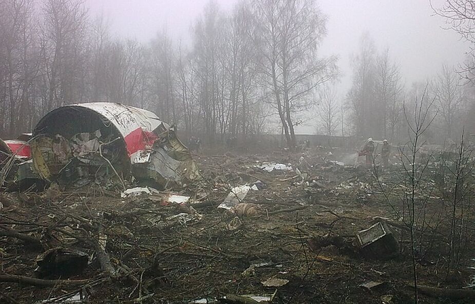 Macierewicz: przyczyną katastrofy wybuchy podczas lotu