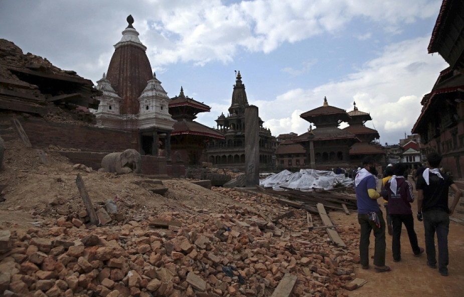 Nepal: liczba zabitych w trzęsieniu ziemi może sięgnąć 10 tys.