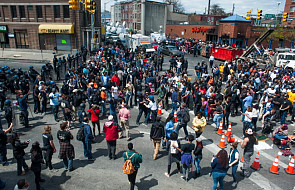 USA: Godzina policyjna w Baltimore, starcia z siłami porządkowymi