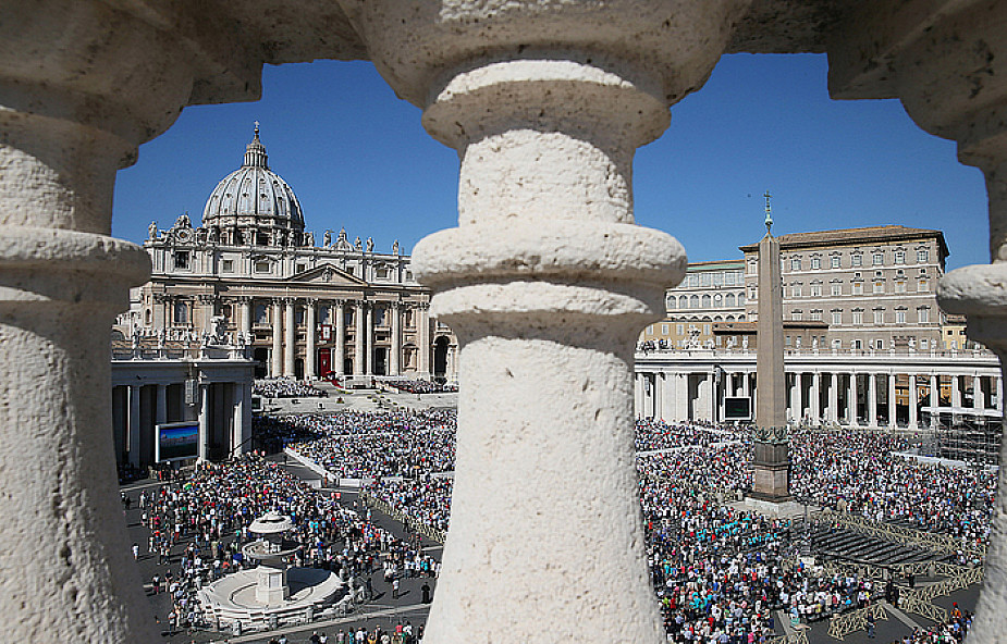 Watykan: 30 tys. kwiatów ozdobi plac św. Piotra