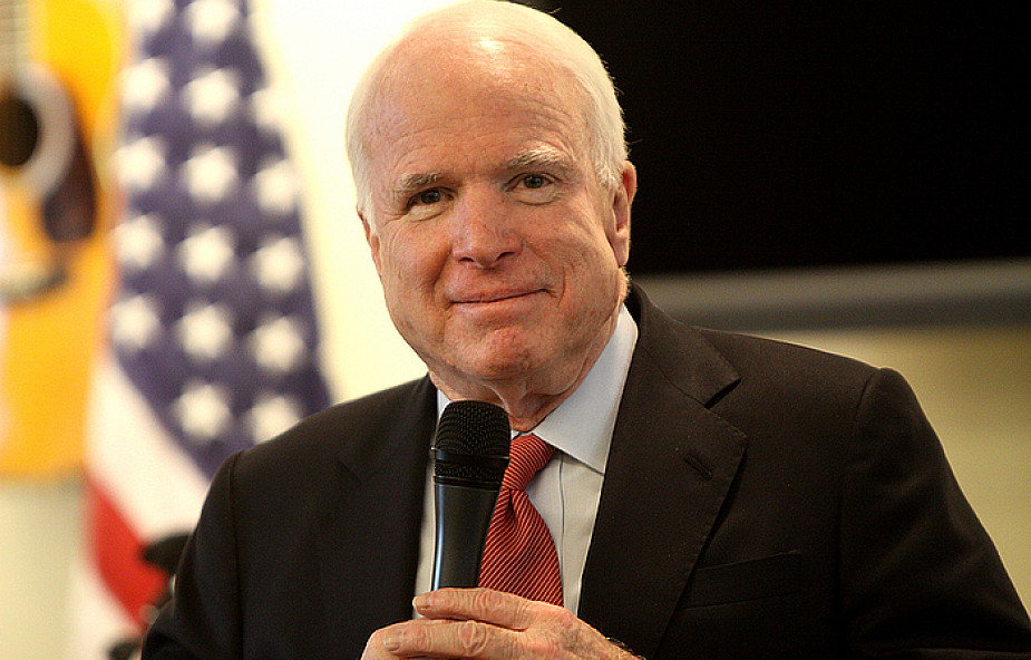 Mocna obietnica McCaina ws. wiz dla Polaków