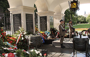 Wojsko i weterani przy Grobie Nieznanego Żołnierza