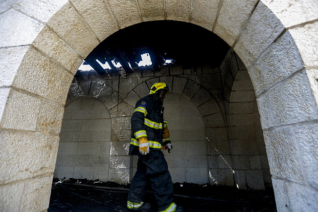Spłonął Kościół Rozmnożenia Chleba w Tabdze. Zobacz zdjęcia zniszczonej Świątyni - zdjęcie w treści artykułu nr 1