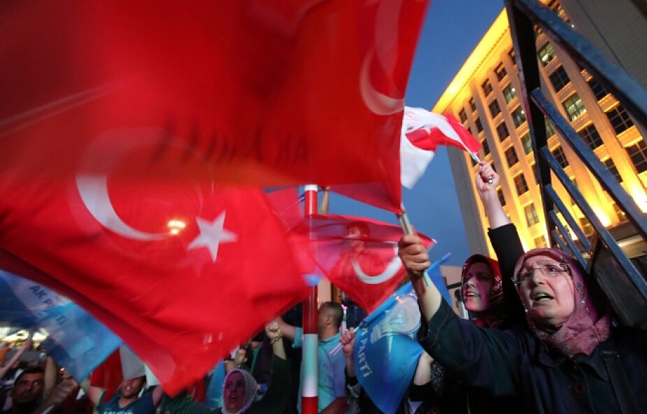 AKP nie wyklucza przedterminowych wyborów