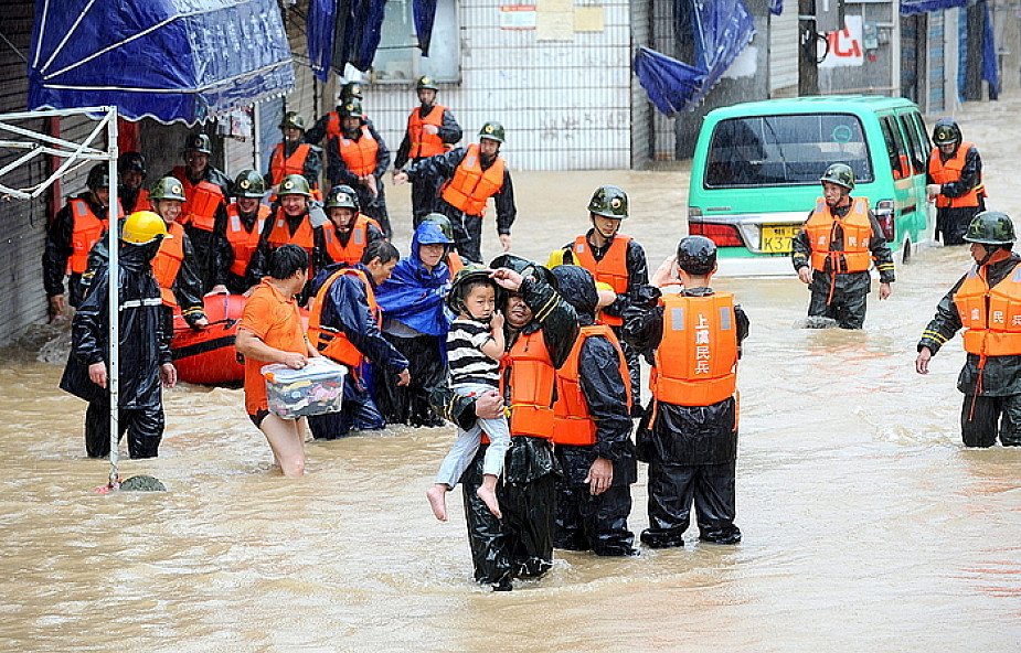 Chiny: Tajfun wymusił ewakuację 1,1 mln ludzi