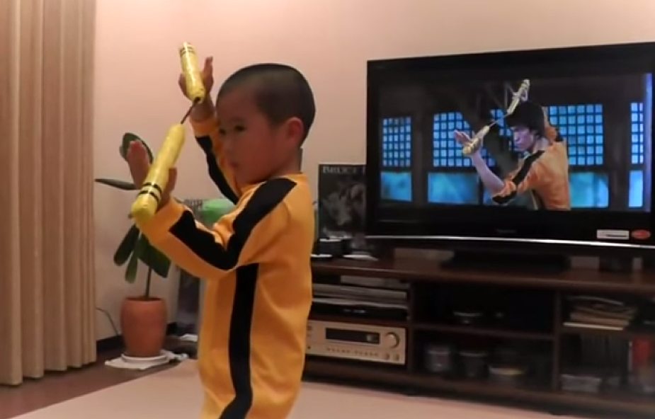 5-letni chłopiec perfekcyjnie naśladuje Bruce'a Lee