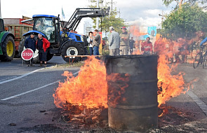 Francja: rolnicy protestują i blokują drogi