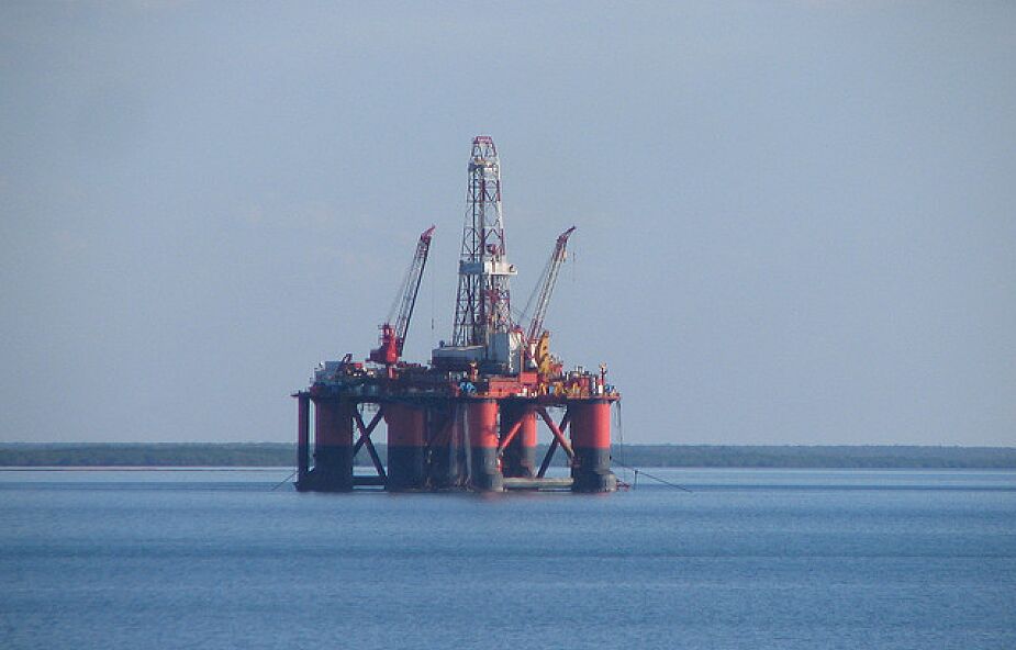 Rosja i OPEC nie zmniejszą wydobycia ropy