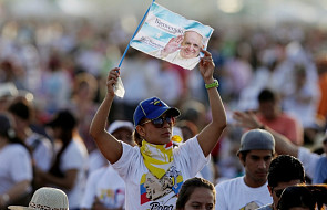 Tysiące Kolumbijczyków wita papieża w Ekwadorze