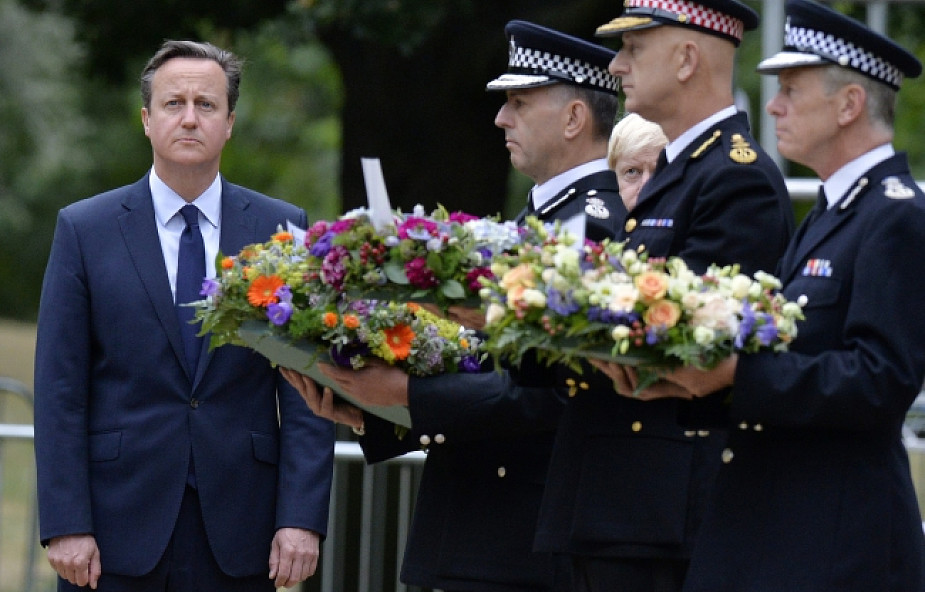 Cameron złożył hołd ofiarom zamachów