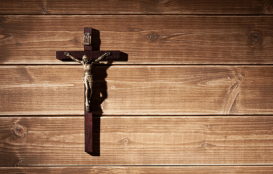 Kardynał: NIE dla ściągania krzyży