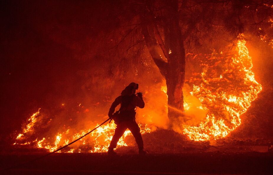 8,5 tys. strażaków walczy z pożarami w Kalifornii 